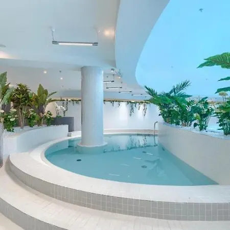 Hanza Tower Deluxe Jacussi & Sauna & Pool Apartamento *